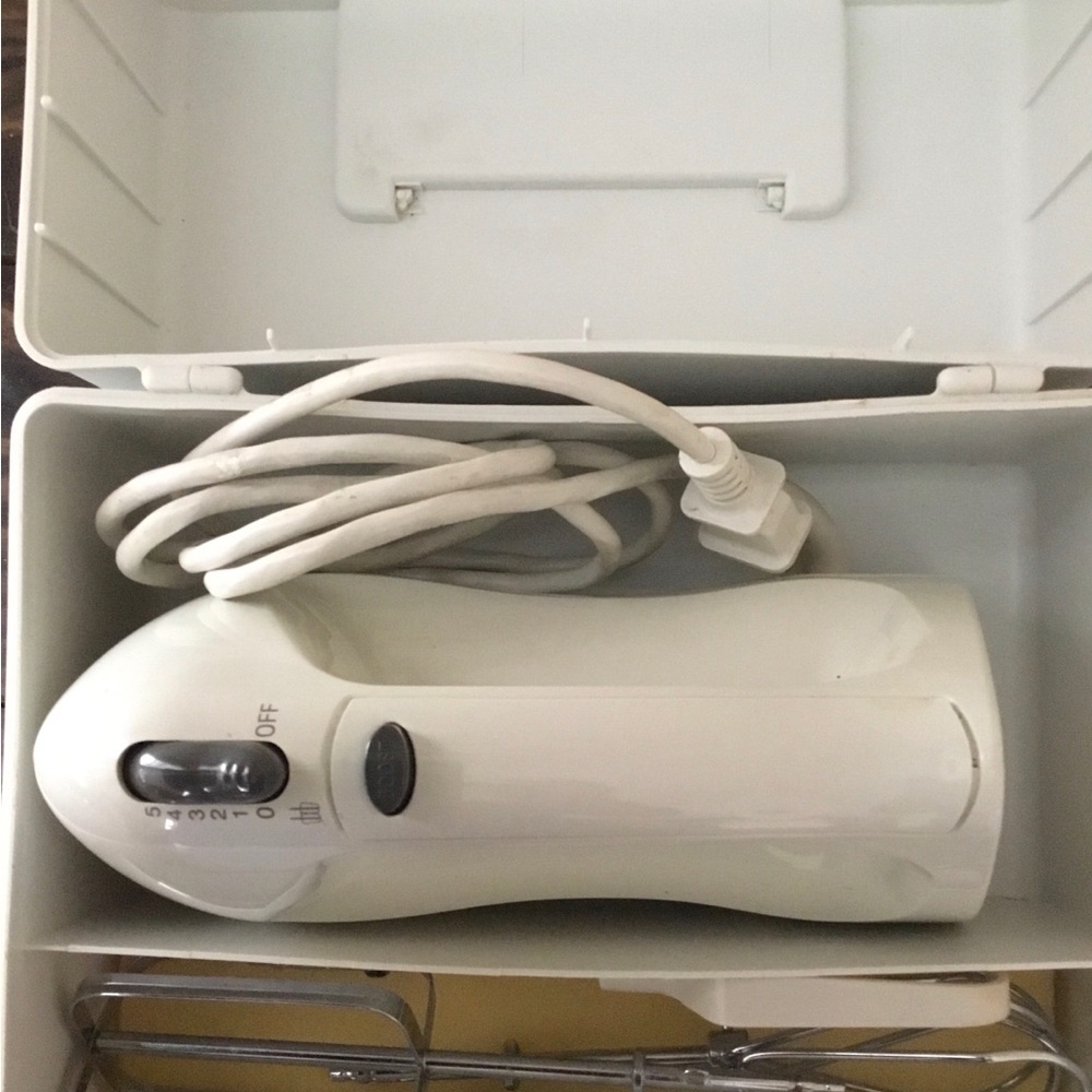 Hamilton Beach White Hand Mixer Storage Case